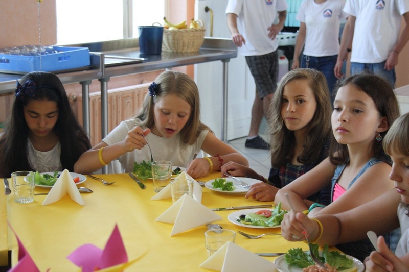 Village Camps International Summer Camp Leysin, Switzerland 2025-08-09 https://www.villagecamps.com/journals_admin/images/687-21-prommm (23).jpg
